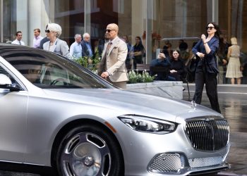 video-unul-dintre-cele-mai-asteptate-filme-de-comedie-ale-anului-va-continua-o-poveste-inceputa-cu-20-de-ani-in-urma-si-revine-cu-o-distributie-de-top-–-hotnews.ro