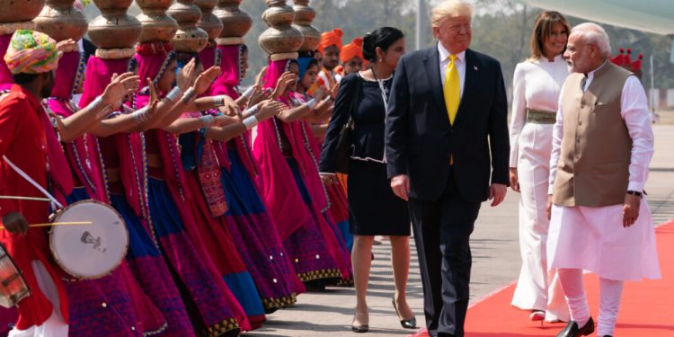 intelegerea-ce-ar-putea-sa-arunce-economia-rusiei-in-aer.-trump-si-modi-au-batut-palma