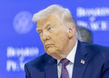 trump-a-indemnat-europa-sa-fie-foarte-precauta-din-cauza-problemelor-grave-legate-de-migratie-si-energia-verde