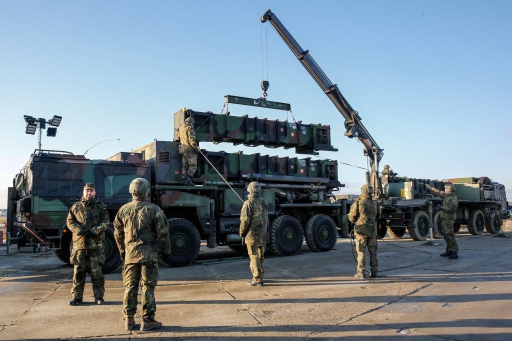 rutte-ii-indeamna-pe-aliatii-nato-sa-scotoceasca-in-propriul-arsenal-dupa-noi-arme-pentru-ucraina-–-hotnews.ro