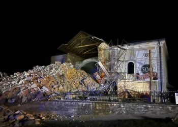 ancheta-pe-santierul-unde-s-a-prabusit-turnul-bisericii-reformate-din-orasul-cehu-silvaniei.-o-politista-a-fost-ranita