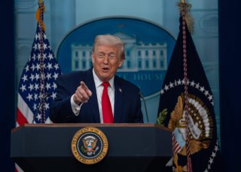 trump-a-prezentat-in-premiera-o-imagine-cu-viitoarea-sala-de-bal-a-casei-albe:-cea-mai-grozava-construita-vreodata