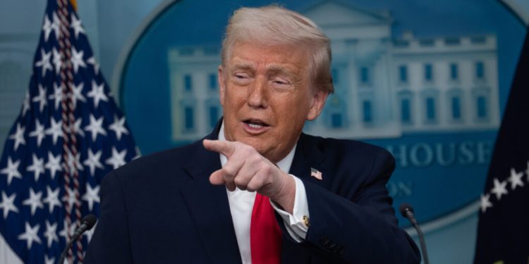 trump-avertizeaza-liderul-suprem-iranian:-ar-trebui-sa-fie-foarte-ingrijorat.-negocierile-continua-vineri