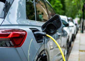 anul-trecut-a-fost-unul-record-pentru-masinile-electrice-in-europa-ce-tari-stau-cel-mai-bine-si-cat-de-mult-a-ramas-romania-in-urma-–-hotnews.ro