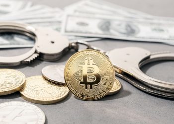 bitcoin-a-scazut-sub-pragul-de-70.000-de-dolari-pentru-prima-data-din-2024