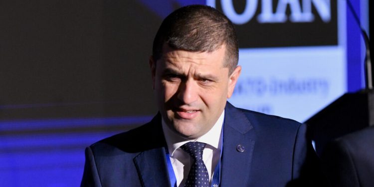 miruta:-sunt-preocupat-sa-abordam-problema-retelelor-sociale-in-cadrul-ministerului-apararii