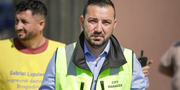 trei-persoane-retinute-dupa-perchezitiile-dna-de-la-primaria-sectorului-5-nepotul-lui-piedone,-printre-cei-retinuti-–-hotnews.ro