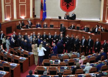 un-vicepremier-din-albania,-acuzat-de-coruptie,-a-fost-suspendat-definitiv
