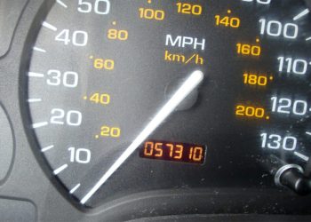 care-sunt-cele-mai-mari-riscuri-ale-masinilor-second-hand-provenite-din-import.-in-romania-cele-mai-multe-vehicule-au-kilometrajul-modificat