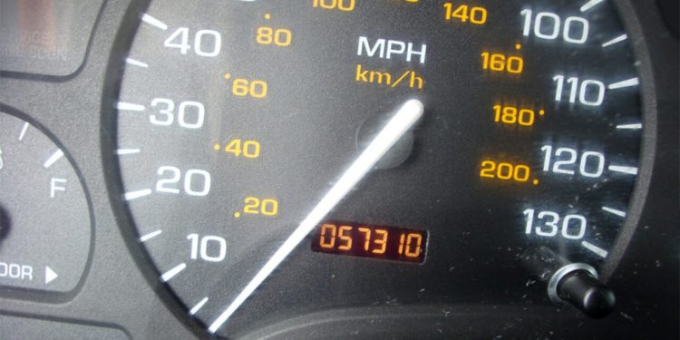 care-sunt-cele-mai-mari-riscuri-ale-masinilor-second-hand-provenite-din-import.-in-romania-cele-mai-multe-vehicule-au-kilometrajul-modificat