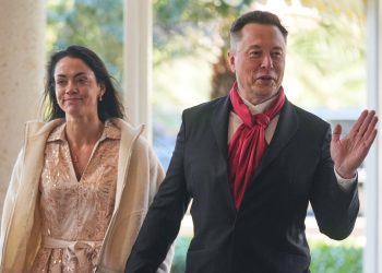 elon-musk-spune-ca-ii-e-greu-sa-convinga-inginerii-cu-familii-sa-se-mute-in-manastirea-sa-–-hotnews.ro