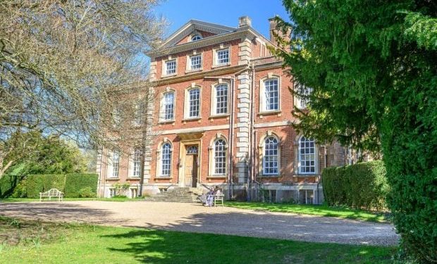 unde-a-fost-filmat-bridgerton-si-cum-poti-vizita-aceste-locuri