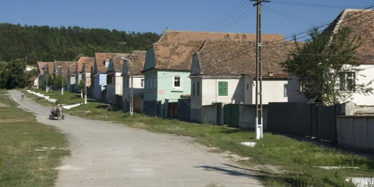 localitatea-din-romania-in-care-o-casa-costa-doar-7000-acum,-in-februarie-2026.-se-vinde-cu-teren-de-322-mp