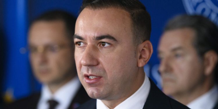 bogdan-ivan,-asteptat-la-ora-guvernului.-ministrul-va-da-explicatii-cu-privire-la-criza-apei-potabile-din-arges