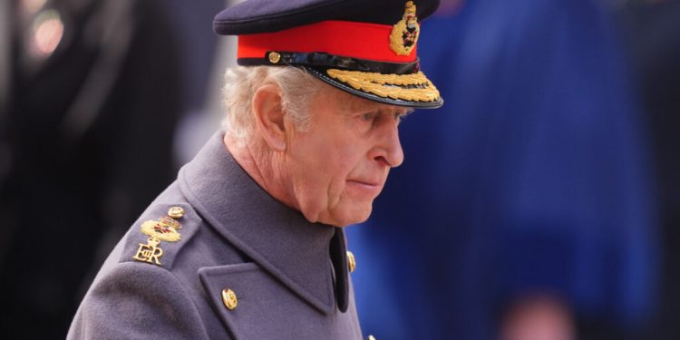 palatul-buckingham-anunta-ca-regele-charles-este-gata-sa-sprijine-politia-in-evaluarea-legaturilor-fostului-print-andrew-cu-epstein