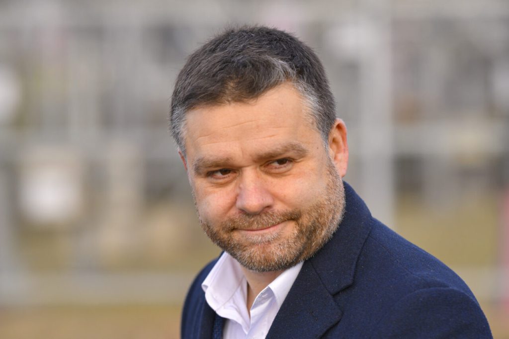 ciprian-ciucu-a-recunoscut-ca-a-fost-apelat-de-politicieni-ca-sa-nu-se-atinga-de-angajati-din-primarie-finantarea-este-atat-de-jos-inca-n-am-ce-negocia.-hai-sa-negociem,-dar-ce-sa-ti-dau?