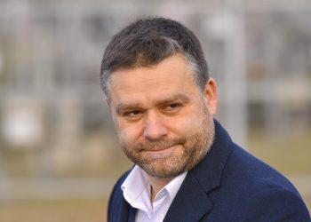 ciprian-ciucu-a-recunoscut-ca-a-fost-apelat-de-politicieni-ca-sa-nu-se-atinga-de-angajati-din-primarie-finantarea-este-atat-de-jos-inca-n-am-ce-negocia.-hai-sa-negociem,-dar-ce-sa-ti-dau?