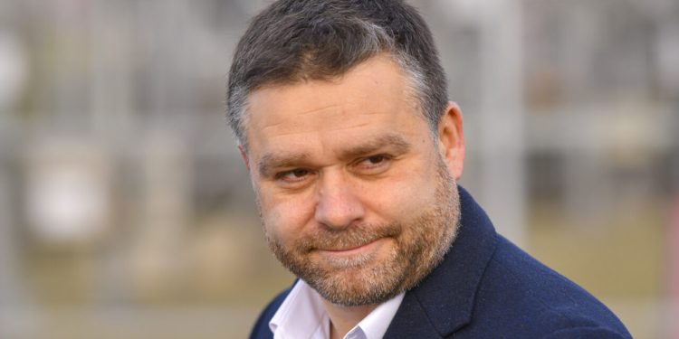 ciprian-ciucu-a-recunoscut-ca-a-fost-apelat-de-politicieni-ca-sa-nu-se-atinga-de-angajati-din-primarie-finantarea-este-atat-de-jos-inca-n-am-ce-negocia.-hai-sa-negociem,-dar-ce-sa-ti-dau?