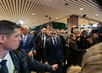 daca-nu-facem-nimic,-europa-va-fi-stersa-de-pe-pamant-in-cinci-ani.-macron-cere-tarilor-ue-sa-reia-dialogul-cu-rusia-si-lanseaza-un-avertisment