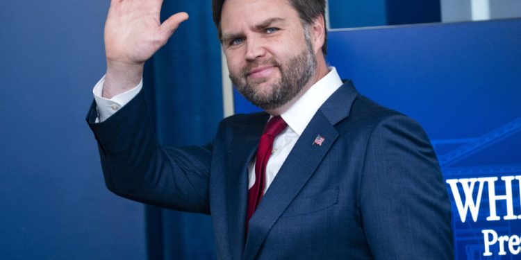 sua-isi-mentin-interesul-pentru-groenlanda.-jd-vance:-investitiile-in-arctica-trebuie-sa-aduca-beneficii