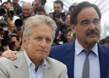 michael-douglas-spune-ca-regizorul-filmului-care-avea-sa-ii-aduca-oscarul-i-a-spus-ca-nu-e-suficient-de-bun:-a-fost-un-ciocanit-in-usa-–-hotnews.ro