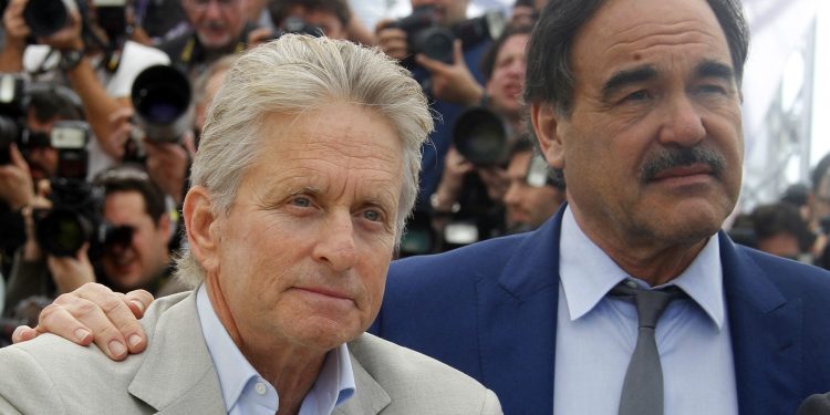 michael-douglas-spune-ca-regizorul-filmului-care-avea-sa-ii-aduca-oscarul-i-a-spus-ca-nu-e-suficient-de-bun:-a-fost-un-ciocanit-in-usa-–-hotnews.ro
