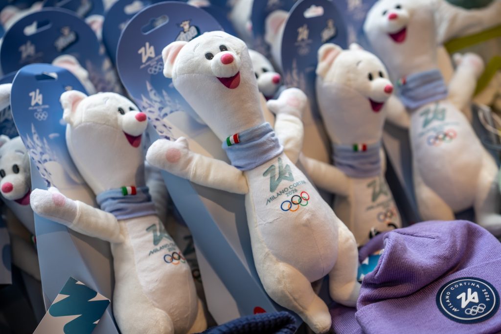 stocurile-cu-mascota-jocurilor-olimpice-de-iarna,-epuizate-rapid-–-hotnews.ro