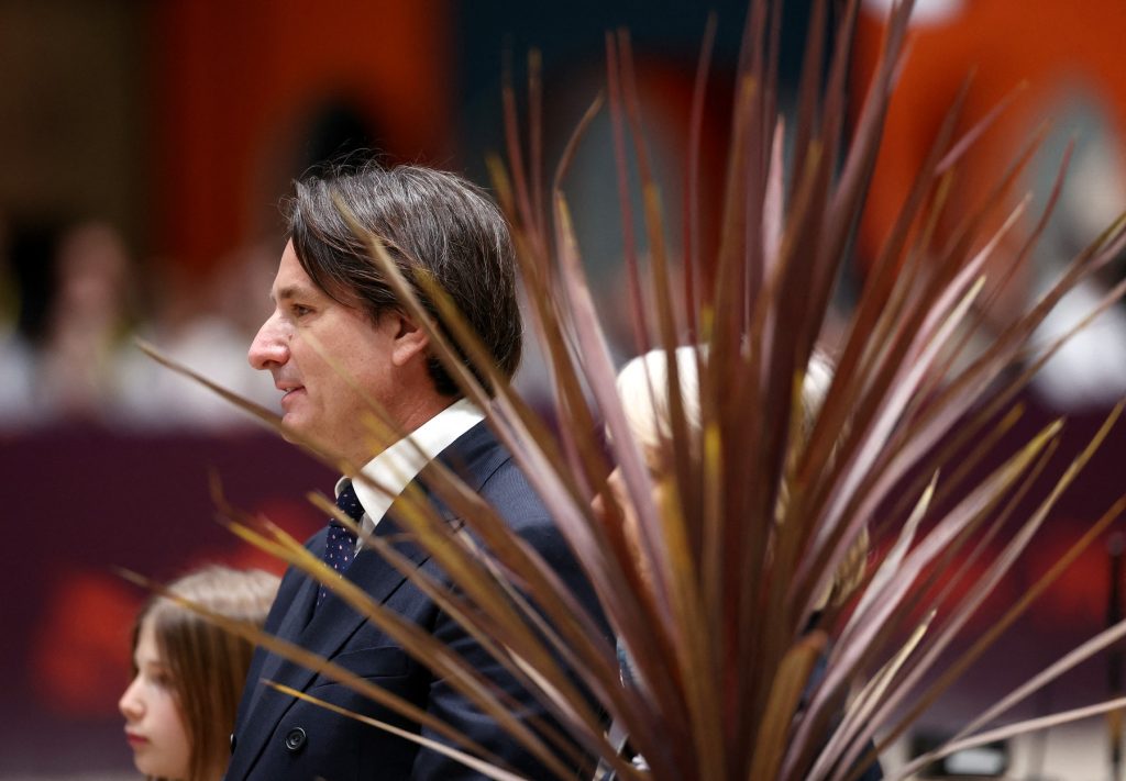 seful-unei-mari-companii-europene-a-dezvaluit-cum-incerca-jeffrey-epstein-sa-se-infiltreze-in-cercurile-unor-persoane-influente-–-hotnews.ro