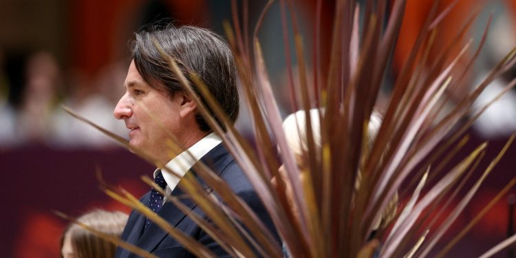 seful-unei-mari-companii-europene-a-dezvaluit-cum-incerca-jeffrey-epstein-sa-se-infiltreze-in-cercurile-unor-persoane-influente-–-hotnews.ro