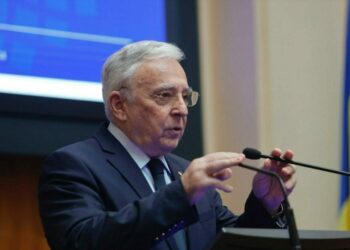mugur-isarescu-avertizeaza-ca-scaderea-cifrei-de-afaceri-din-comert-ar-putea-duce-la-o-recesiune-adevarata-pentru-intreg-anul