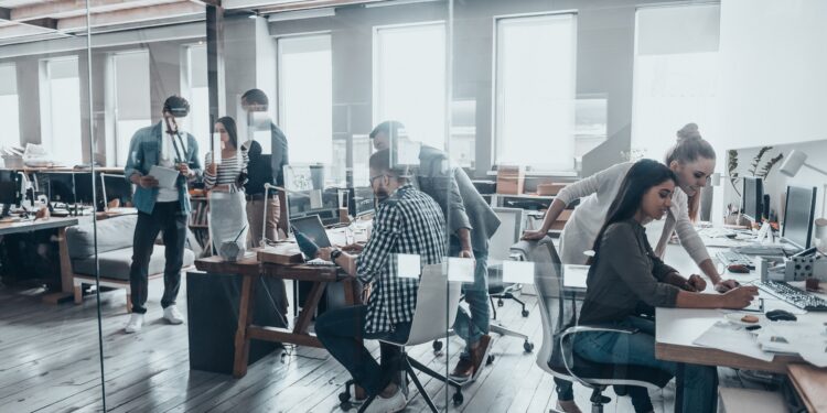 cercetatorii-au-propus-un-termen-medical-pentru-angajatii-ingrijorati-ca-ai-le-va-lua-locul-de-munca-–-hotnews.ro