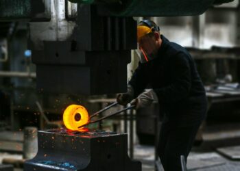 mii-de-romani-si-au-pierdut-locul-de-munca-in-2025