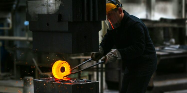 mii-de-romani-si-au-pierdut-locul-de-munca-in-2025