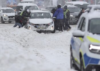 primarul-ciucu-anunta-ce-amenzi-s-au-dat-pentru-modul-in-care-au-fost-deszapezite-arterele-de-circulatie-din-capitala-sanctiuni-aplicate-in-toate-sectoarele,-cele-mai-multe-in-3-si-4-–-hotnews.ro