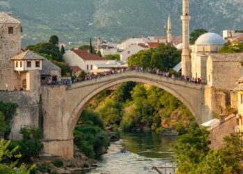 cele-mai-spectaculoase-19-poduri-din-lume.-pe-primul-loc-se-afla-unul-din-europa