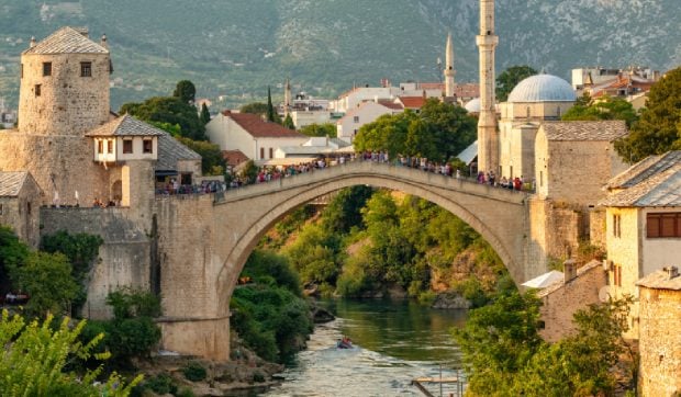 cele-mai-spectaculoase-19-poduri-din-lume.-pe-primul-loc-se-afla-unul-din-europa