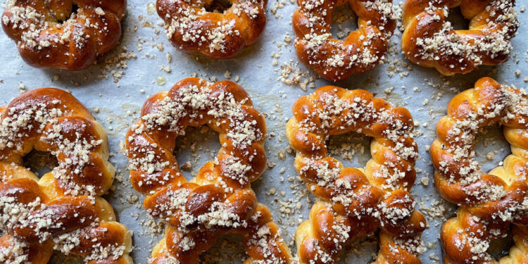 cum-prepari-cei-mai-deliciosi-mucenici-moldovenesti-fara-zahar.-ai-nevoie-de-cateva-ingrediente-simple