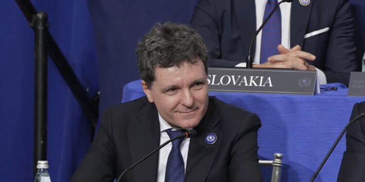 ce-scapa-din-vedere-cei-care-spun-ca-presedintele-nicusor-dan-nu-avea-ce-sa-caute-la-consiliul-pentru-pace-–-hotnews.ro