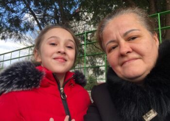 maia-a-fost-adoptata-de-o-femeie-singura,-de-46-de-ani:-la-inceput,-nu-mai-voia-sa-mearga-la-scoala,-sa-nu-rada-copiii-de-ea-ca-are-alta-mama-–-hotnews.ro