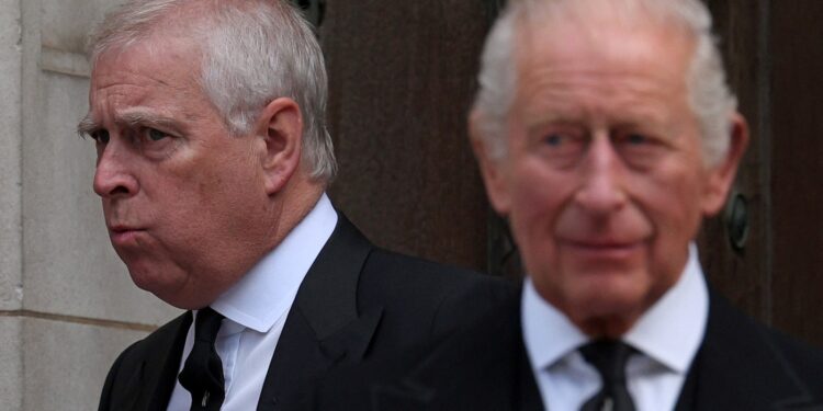 guvernul-britanic-ia-in-considerare-excluderea-lui-andrew-din-linia-de-succesiune-la-tron-–-hotnews.ro