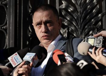 mihai-fifor-il-face-praf-pe-miruta:-armata-romaniei-nu-se-joaca-de-a-reforma-bugetara!-e-un-joc-foarte-periculos!