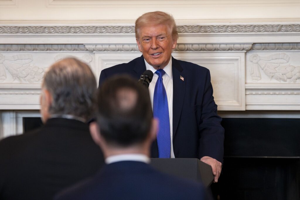 ce-a-facut-trump-in-momentul-in-care-a-aflat-de-decizia-curtii-supreme-de-a-i-anula-toate-tarifele-vamale-–-hotnews.ro