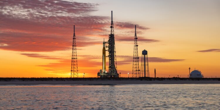 misiunea-artemis-ii-isi-asuma-nasa-un-risc-prea-mare?-un-cunoscut-fizician-explica-ce-este-si-cum-functioneaza-scutul-termic-care-trebuie-sa-reziste-la-2700-de-grade-–-hotnews.ro