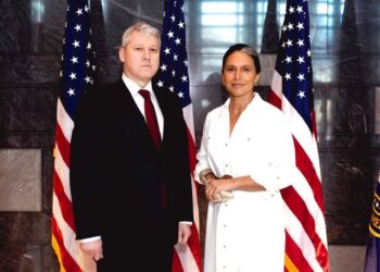 intalnire-in-premiera-intre-catalin-predoiu-si-tulsi-gabbard,-directoarea-comunitatii-nationale-de-informatii-din-statele-unite