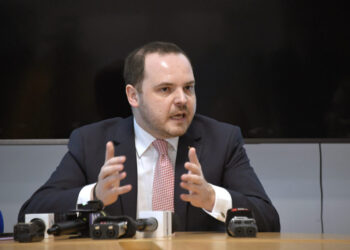 alexandru-rogobete,-dupa-cazul-medicului-care-opera-la-privat-in-timpul-programului-de-la-stat:-nu-functioneaza-doar-cu-vorba-buna.-voi-declansa-un-control-national-extins