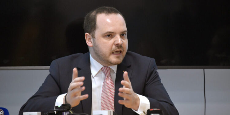 alexandru-rogobete,-dupa-cazul-medicului-care-opera-la-privat-in-timpul-programului-de-la-stat:-nu-functioneaza-doar-cu-vorba-buna.-voi-declansa-un-control-national-extins