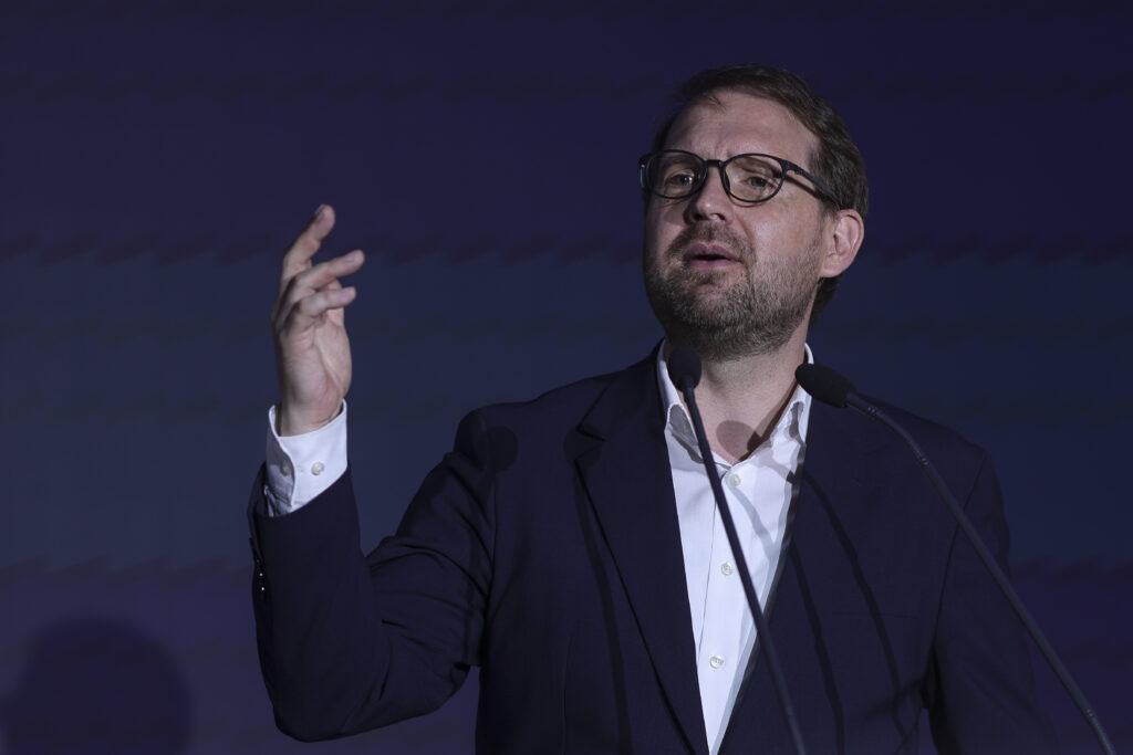 dominic-fritz,-despre-bugetul-pentru-2026:-usr-nu-va-fi-de-acord-sa-spunem-trecem-in-caiet-si-sa-plateasca-urmatoarea-generatie-pentru-cadourile-psd-–-hotnews.ro