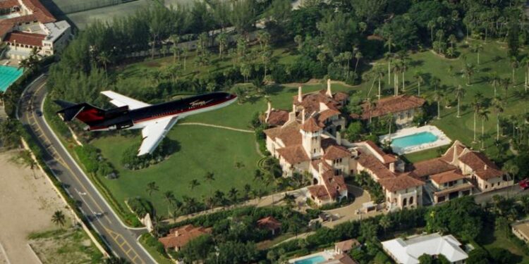 tanar-ucis-dupa-ce-a-incercat-sa-intre-la-mar-a-lago,-resedinta-lui-trump-din-florida-–-hotnews.ro