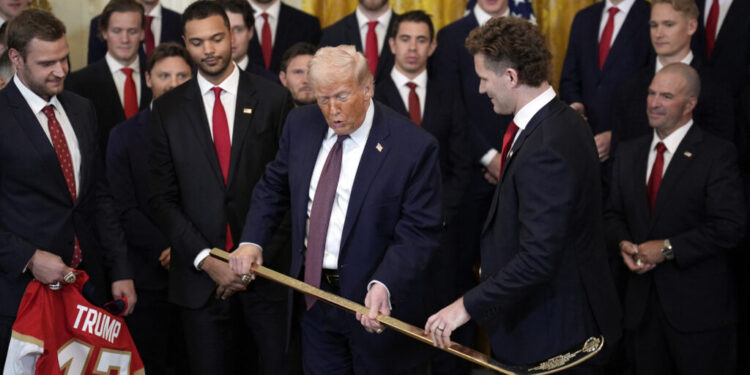 poza-postata-de-casa-alba-dupa-ce-sua-a-castigat-aurul-la-hochei.-ironie-la-adresa-canadei