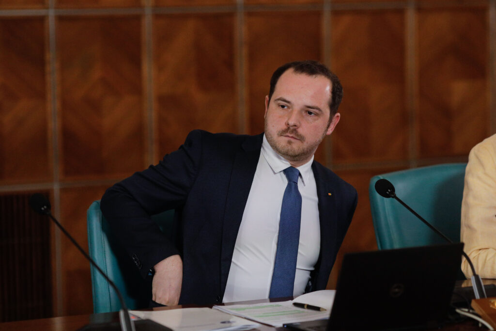 asociatia-companiilor-romanesti-din-aviatie-dupa-postarile-breaking-news-ale-ministrului-rogobete-in-cazul-avionului-hisky:-inacceptabil-–-hotnews.ro